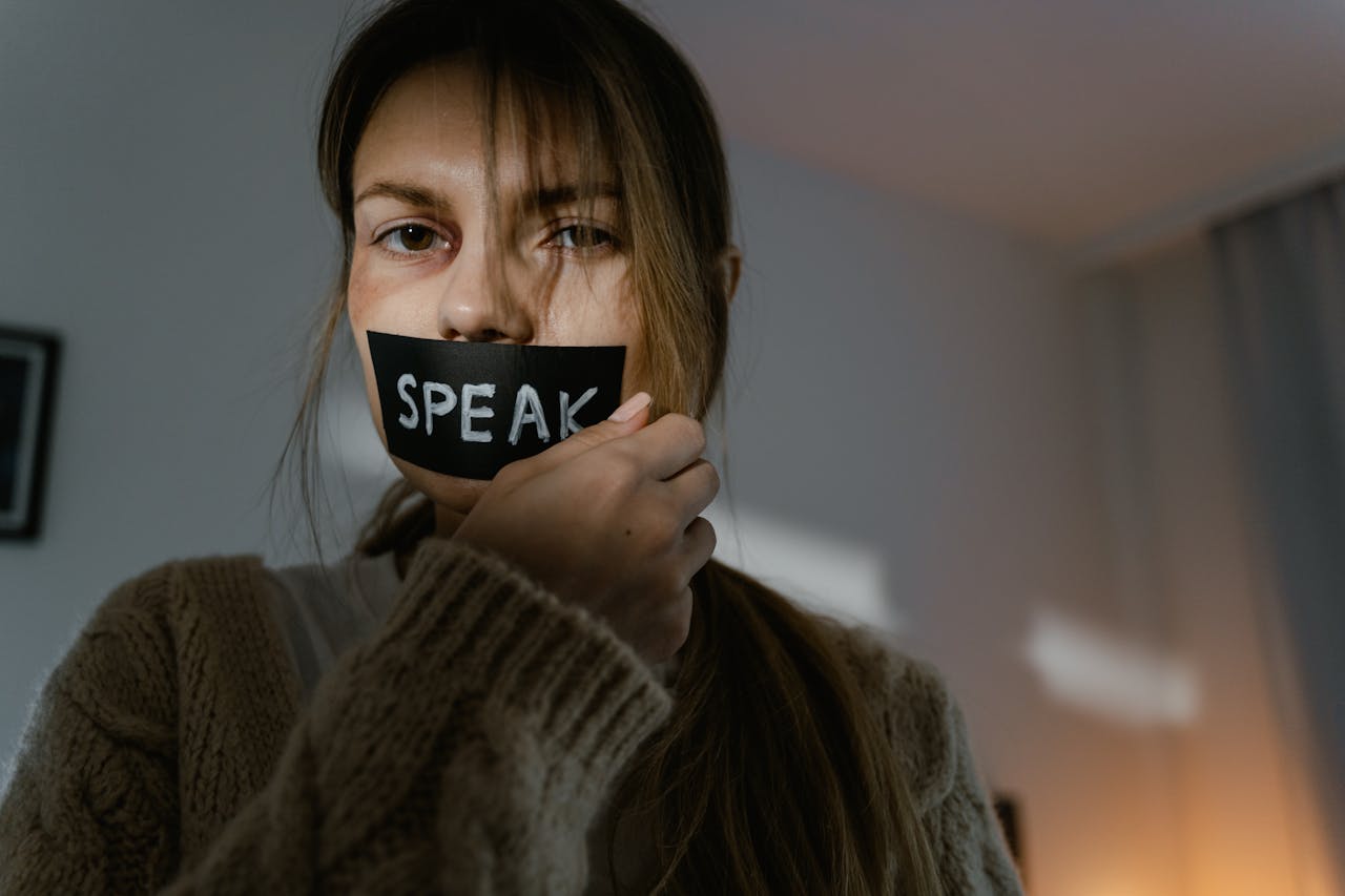 La herida que ellas no nombran: el origen invisible de su inseguridad
